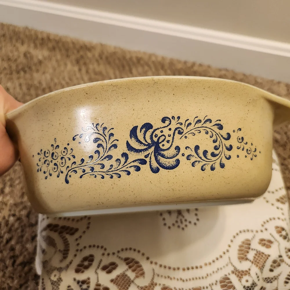Pyrex Homestead 1.5 Quart Casserole Dish With Matching Lid